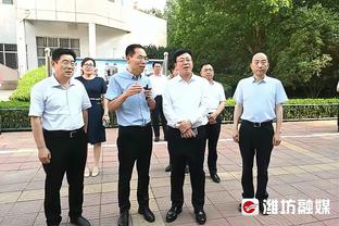 比尔：詹姆斯显然是史上最佳之一 他是我从小崇拜仰望的对象